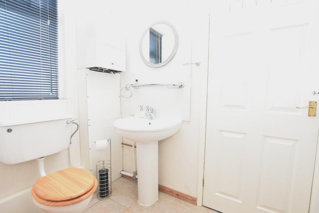 Bathroom (3).JPG