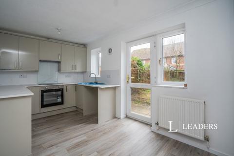 3 bedroom terraced house to rent, Hunter Close, PO13