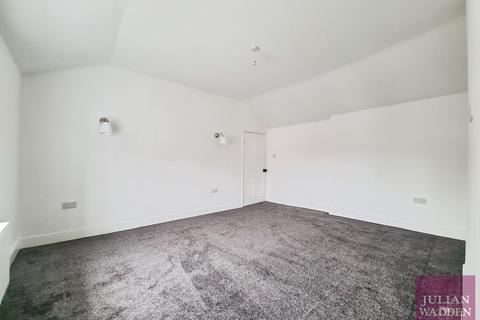 4 bedroom flat to rent, Fairfield Square, Droylsden, Greater Manchester, M43