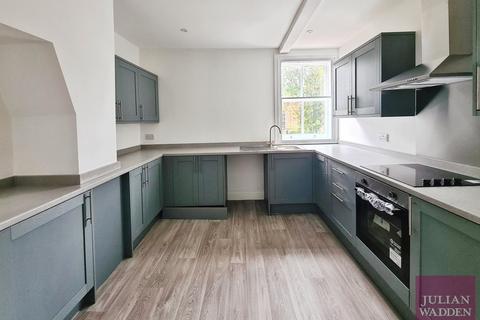 4 bedroom flat to rent, Fairfield Square, Droylsden, Greater Manchester, M43