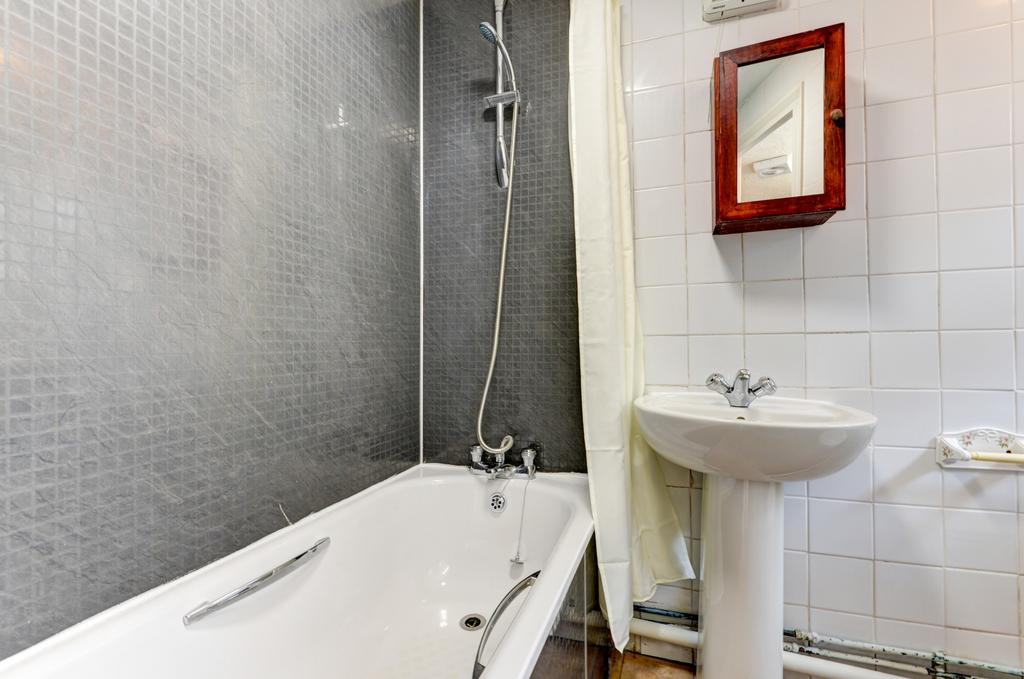 Bright, well-maintained bathroom featuring a fu...