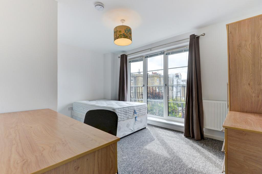 Bright, modern double bedroom with large floor-...