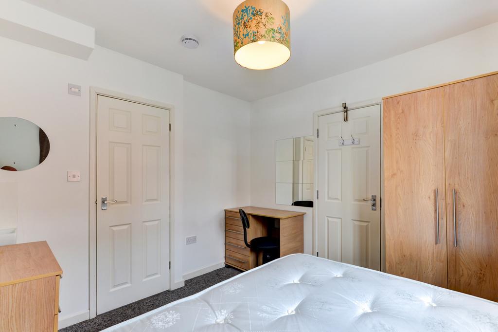 Bright, simply furnished double bedroom with a ...