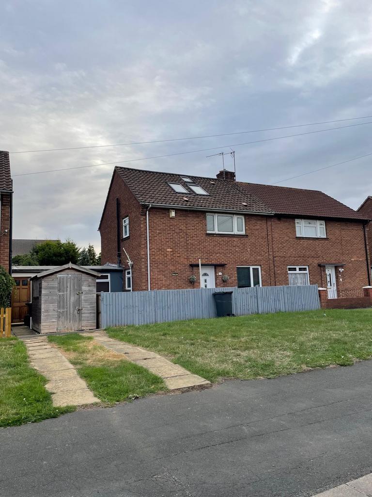 A charming residential house with a welcoming f...