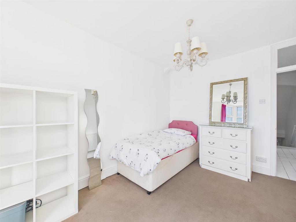 CAM02295 G0-PR0357-STILL016.jpg