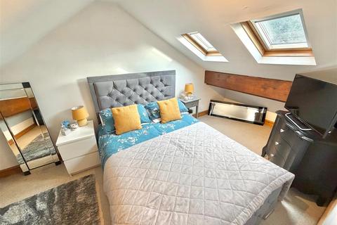 2 bedroom terraced house for sale, Skaife Road, Sale