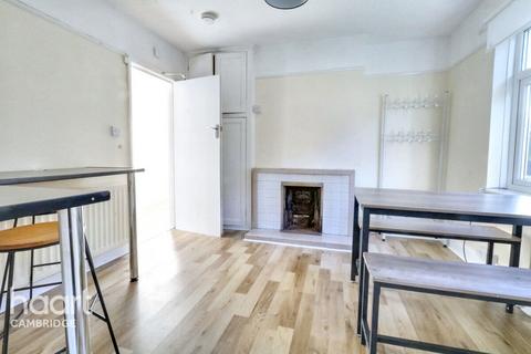 3 bedroom semi-detached bungalow to rent, Walden Way, Cambridge