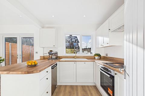 3 bedroom semi-detached house for sale, Queens Close, Cottingham, East Riding of Yorkshire, HU16 4ER