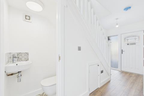 3 bedroom semi-detached house for sale, Queens Close, Cottingham, East Riding of Yorkshire, HU16 4ER