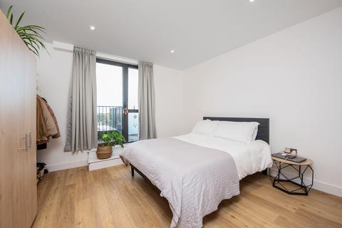 undefined, Farnborough Road, Farnborough, GU14