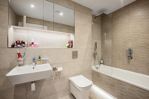 undefined, Farnborough Road, Farnborough, GU14