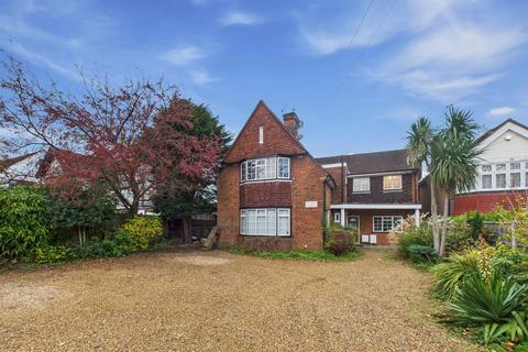 3 bedroom maisonette for sale, 16b Ickenham Road, Ruislip HA4