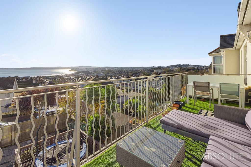 Balcony and sea view
