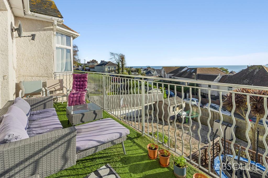 First floor maisonette balcony