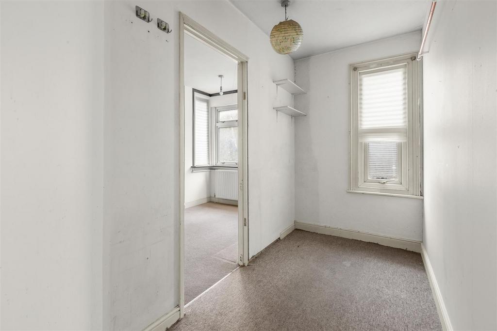 153 Hughenden Rd, HP13 5 PN-6.jpg