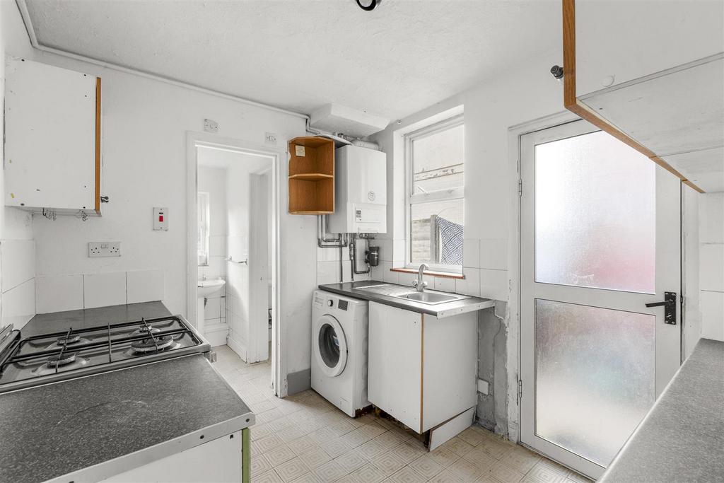 153 Hughenden Rd, HP13 5 PN-10.jpg
