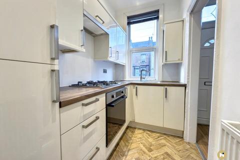2 bedroom terraced house to rent, Fairford Terrace, Leeds LS11