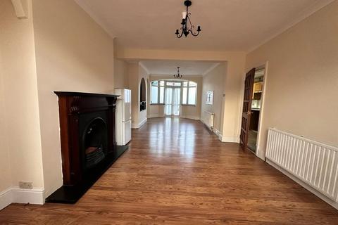 3 bedroom terraced house to rent, Malvern Drive, Ilford IG3