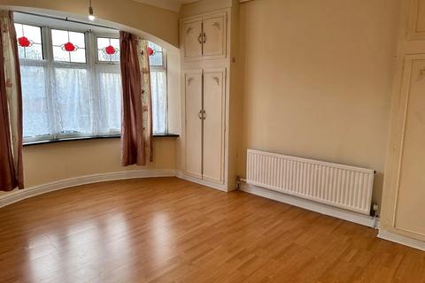 3 bedroom terraced house to rent, Malvern Drive, Ilford IG3
