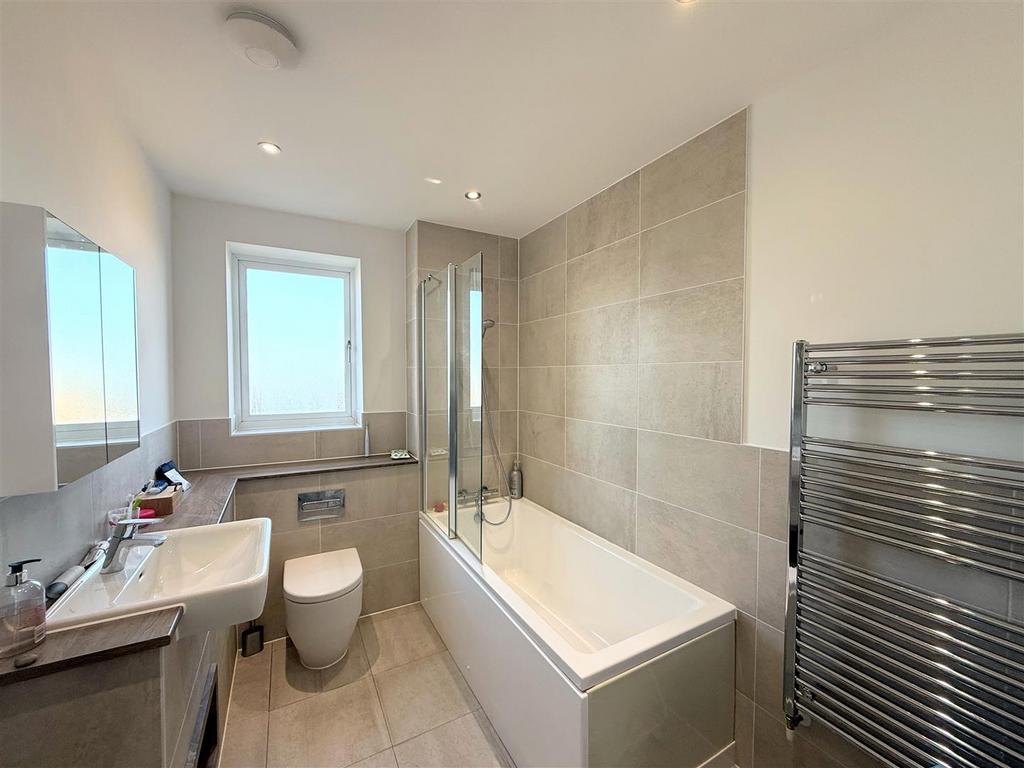 Family Bathroom.jpeg