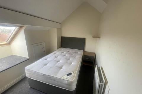 1 bedroom in a house share to rent, St Chads View (room 5), West Yorkshire LS6