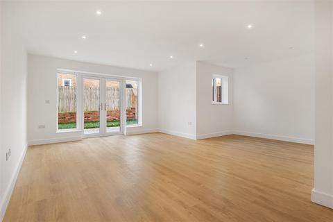 4 bedroom townhouse for sale, Kingsbridge Way, Kentford CB8
