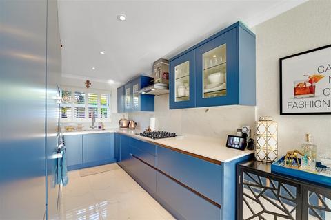 4 bedroom townhouse for sale, Hogarth Close, London W5