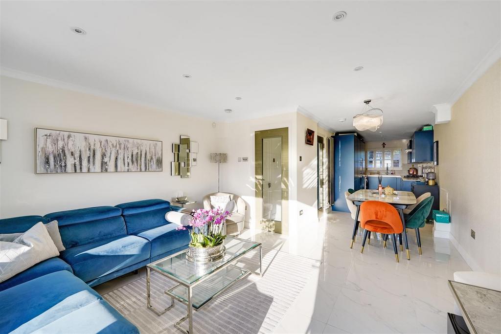Living Area 1.jpg