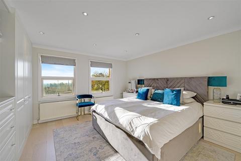4 bedroom townhouse for sale, Hogarth Close, London W5