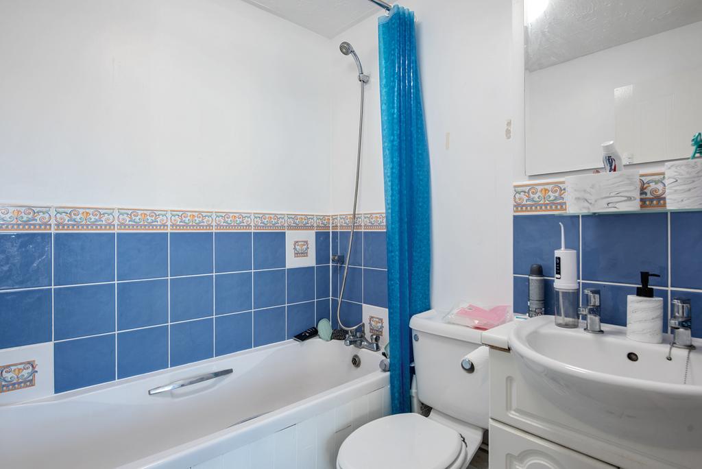 En Suite to Front