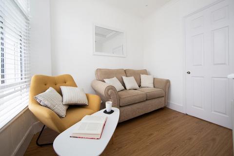 2 bedroom house to rent, Gyllyng Street, Falmouth