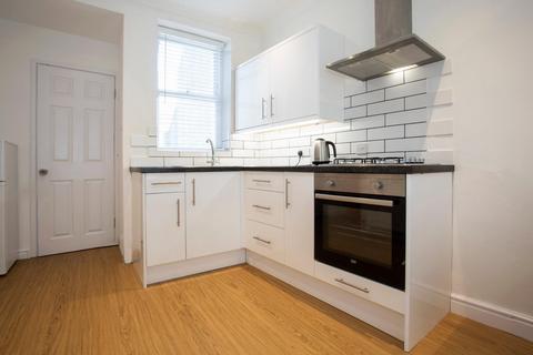 2 bedroom house to rent, Gyllyng Street, Falmouth