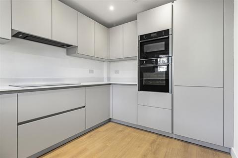 4 bedroom townhouse for sale, Kingsbridge Way, Kentford CB8