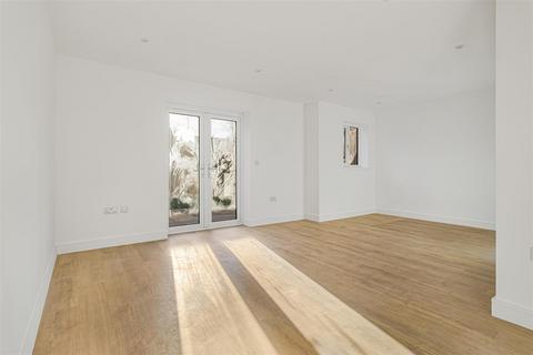 4 bedroom townhouse for sale, Kingsbridge Way, Kentford CB8