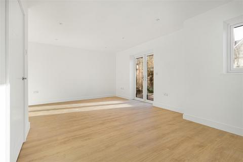 4 bedroom townhouse for sale, Kingsbridge Way, Kentford CB8