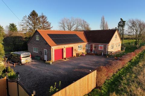 3 bedroom detached bungalow for sale, Scarborough Lane, New York, Lincoln, LN4