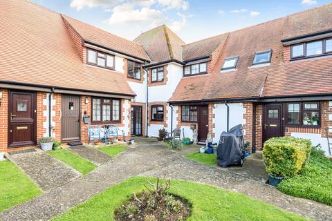 Off Manor Farm Court, Selsey, PO20 0JT