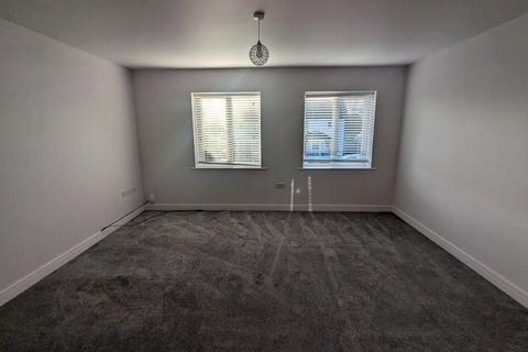3 bedroom semi-detached house to rent, Elwes Close, Colchester