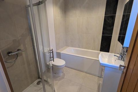 3 bedroom semi-detached house to rent, Elwes Close, Colchester