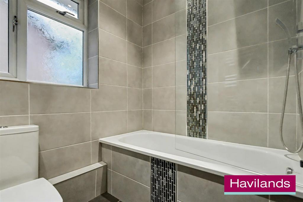 Flat 25, Springbank N21 1 JH-11.jpg