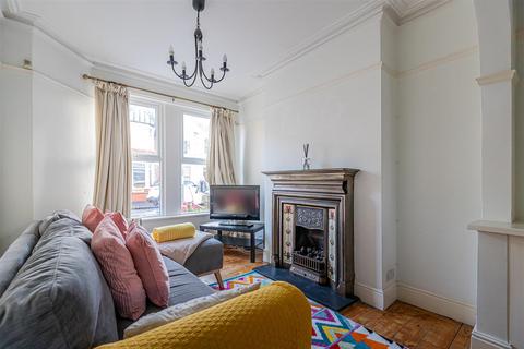 3 bedroom terraced house to rent, Beacon Street, Cardiff CF11