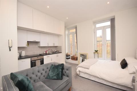 undefined, Sheen Road, Richmond