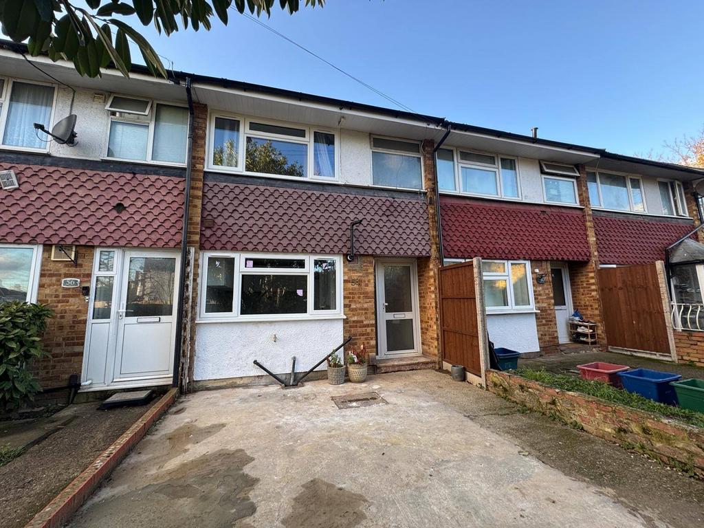 3 bed terraced house to rent Sutton Lane, Hounslo