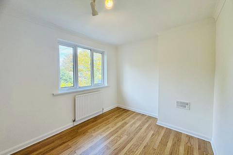 3 bedroom semi-detached house to rent, Elwell Crescent, Dudley, West Midlands