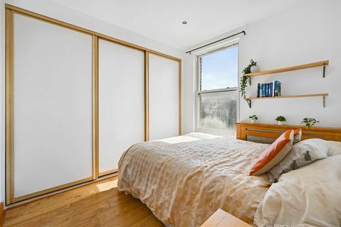 3 bedroom apartment to rent, Severus Road, London