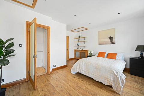 3 bedroom apartment to rent, Severus Road, London