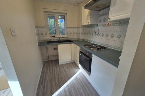 2 bedroom semi-detached house to rent, Winnington Close, Rectory Farm, Northampton, NN3