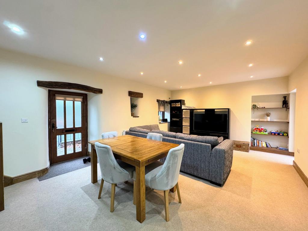 Living Room / Dining