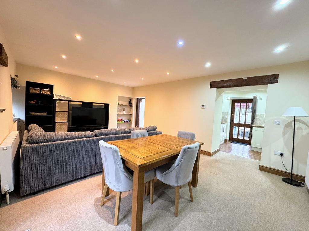 Living Room / Dining