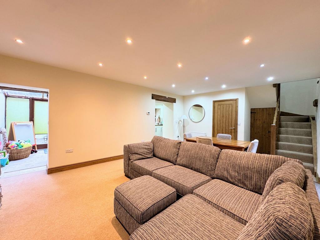 Living Room / Dining